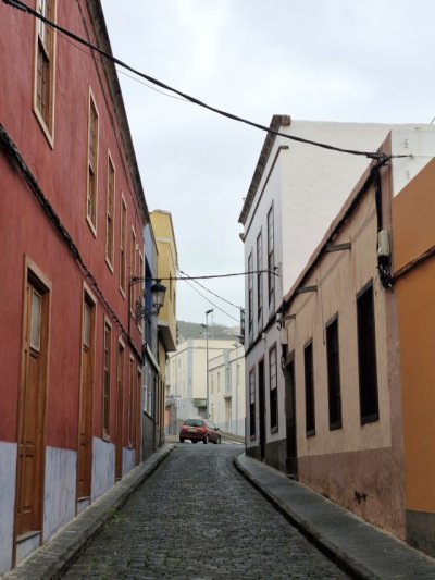 Felipe Pérez (UxGC-Guía) llevará al próximo pleno una propuesta para acabar con el “caos” del cableado en Santa María de Guía