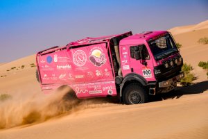 &quot;El Elefante Rosa&quot; del canario Rafa Lesmes, campeón del Dakar Classic 2025 en la modalidad de camiones, por segundo año consecutivo