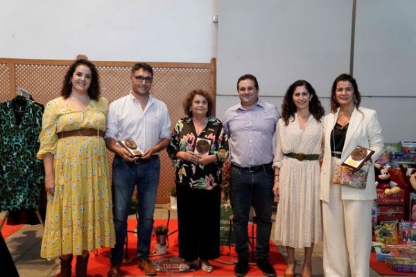 El Cabildo reconoce la trayectoria y dedicaci&oacute;n de tres comercios de La Gomera (V&iacute;deo)
