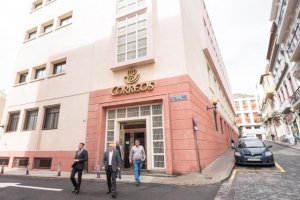 El Cabildo toma posesión de tres plantas del edificio de Correos de Primero de Mayo para ubicar varios servicios insulares
