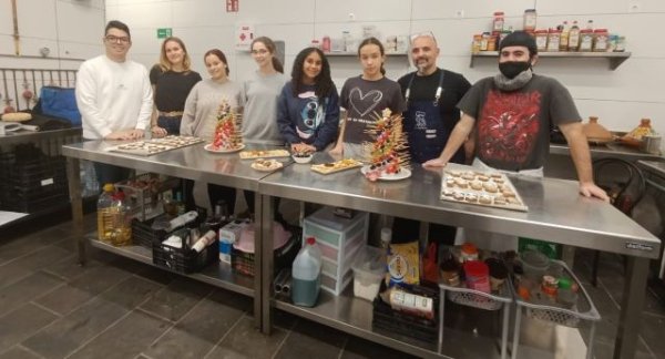 G&aacute;ldar: El taller &lsquo;Cocina tu aperitivo navide&ntilde;o&rsquo; cierra con &eacute;xito su edici&oacute;n 2025