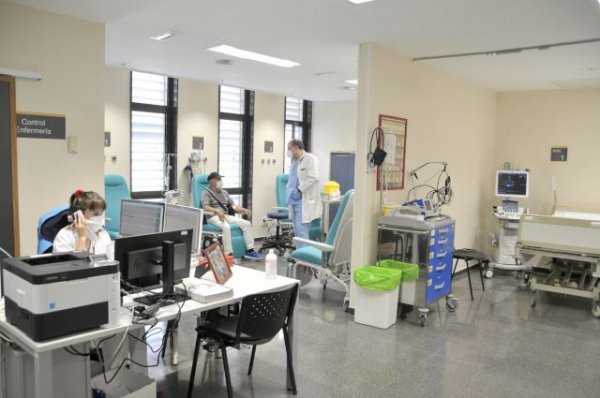 El Hospital de Día de Cardiología del Hospital Dr. Negrín administra más de 600 tratamientos en el primer semestre