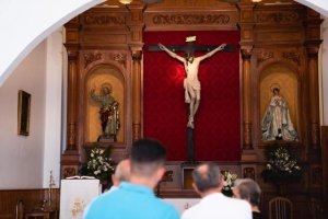 La Gomera: El Cabildo finaliza las tareas de construcción del retablo del Crucificado en Alojera