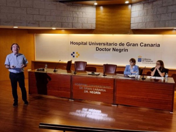 El Hospital Dr. Negrín analiza en una jornada la evolución de la pandemia generada por la covid-19