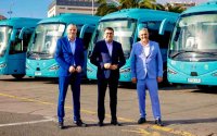 El vicepresidente del Cabildo y la direcci&oacute;n de Global presentan nuevas guaguas, menos contaminantes y m&aacute;s modernas,