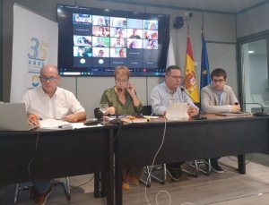 Primera reuni&oacute;n de Poli Su&aacute;rez con el Consejo Escolar de Canarias