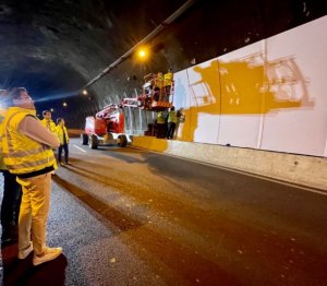 El Cabildo comienza a revestir el interior del túnel de Julio Luengo con nuevos paneles de aluminio