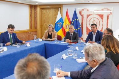 Torres preside una reuni&oacute;n entre ganaderos, industriales y supermercados para afrontar el aumento de precios