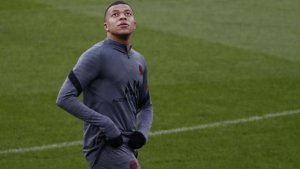 Mbapp&eacute; se entrena en el Bernab&eacute;u impresionado por la que ser&aacute; su nueva casa