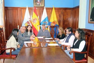 El Ayuntamiento de Gu&iacute;a recibe a la consejera Vidina Cabrera