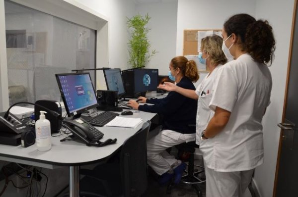 El Hospital Dr. Negrín trata a 70 pacientes con cáncer de recto con la técnica de la hipertermia