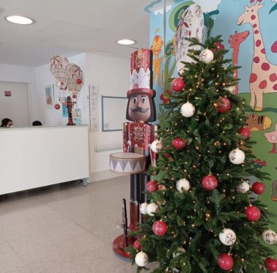 Las &aacute;reas de Pediatr&iacute;a del HUC se visten de Navidad