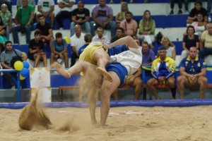 Duelo de titanes en la Final del Torneo DIELCA de Lucha Corrida
