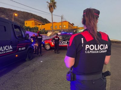 La Polic&iacute;a Auton&oacute;mica reduce a un individuo armado con un hacha en una vivienda en Las Palmas de Gran Canaria