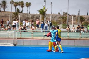 Hockey femenino: La UD Taburiente remonta y se lleva la victoria ante el Sardinero (2-3)