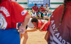 La lucha canaria y el balonmano re&uacute;nen a cerca de 300 j&oacute;venes en los Campeonatos de Canarias en Edad Escolar