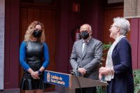 Regresa a Espa&ntilde;a la biblioteca de Juan Negr&iacute;n