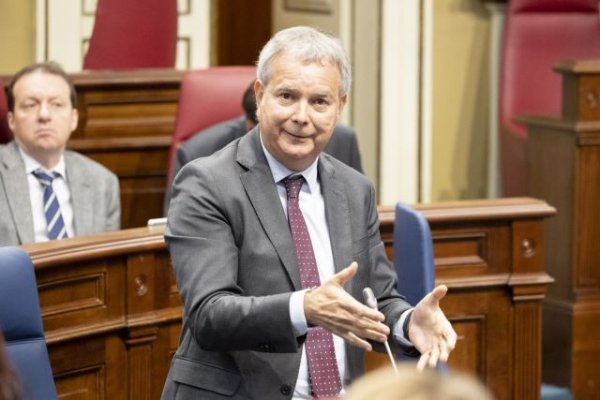 Franquis: “Con el trazado de la Carretera de la Costa hemos seguido el mandato del Parlamento»