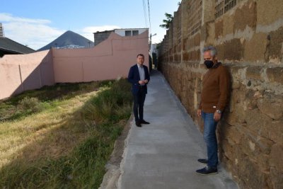 Vías y Obras acondiciona el acceso entre las calles Cabo Valentín y Vicente Aleixandre en Barrial