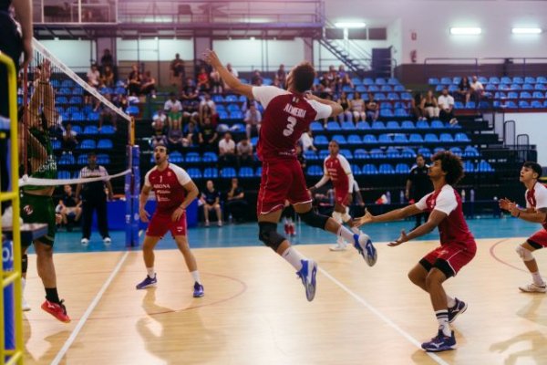 Voleibol Superliga Masculina 2: El Arona Spring In Motion gana a domicilio a Vikings Volei Prat y certifica su billete para la Copa Pr&iacute;ncipe