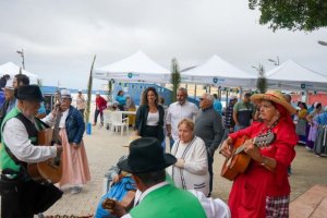 Guía: El CEIP Miguel de Santiago celebró el Día de Canarias con una ofrenda al compatrono San Roque