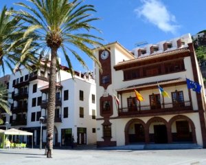 La Gomera: San Sebastián aumenta la capacidad de gestión de su Policía Local con la firma de un convenio con la Jefatura de Tráfico