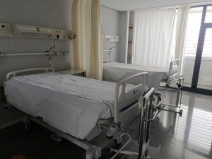 Sanidad renueva las camas de hospitalización del Hospital Nuestra Señora de Los Reyes