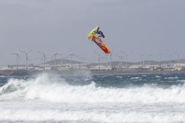 Windsurf: Pozo Izquierdo reserva el espectáculo para este domingo