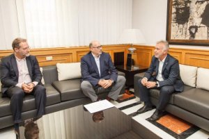 El presidente de Canarias recibe al presidente ejecutivo de Telef&oacute;nica Espa&ntilde;a
