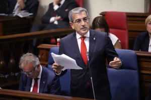 Román Rodríguez: “La economía canaria ha remontado y el empleo está en su mejor registro histórico”