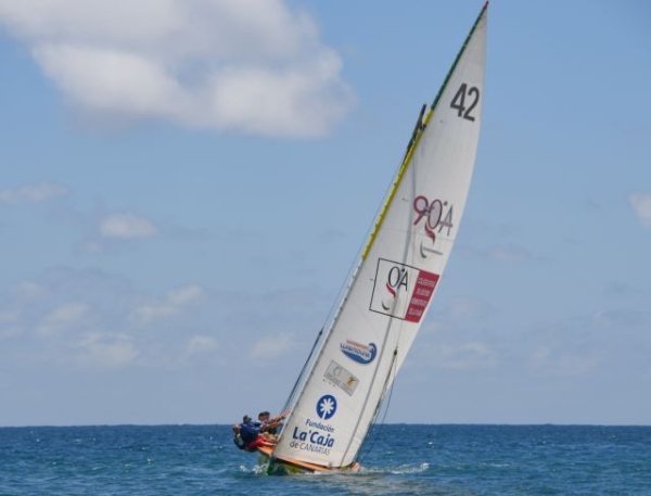 Vela Latina Canaria: El Hospital La Paloma Pueblo Guanche asalta el liderato del Campeonato Aguas de Teror