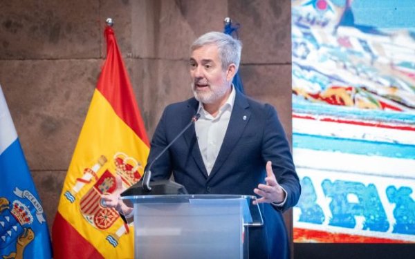 Clavijo urge a la UE a atender a los menores migrantes y pide una financiación directa a las regiones fronterizas