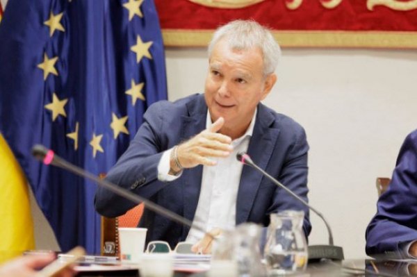 Franquis: “Es totalmente falso que hayamos firmado el uso industrial del puerto de Santa Águeda para 24 años más»