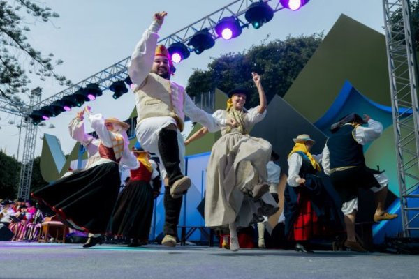 Gáldar: El folclore de Surco y Arado, Herencias y Guadarfía de Lanzarote brilla en la Plaza de Santiago