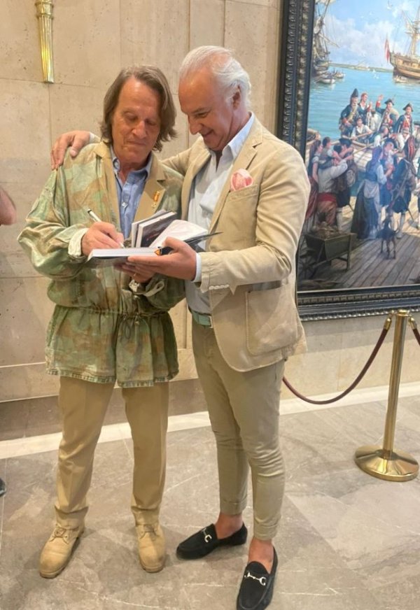El explorador Kitín Muñoz y el doctor Manuel de la Peña ponen en valor a los Boinas Verdes Españoles