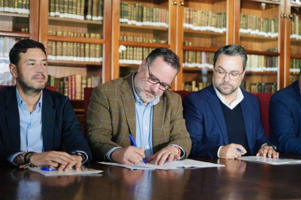 Poli Su&aacute;rez defiende en el Parlamento los convenios para mejorar las infraestructuras educativas