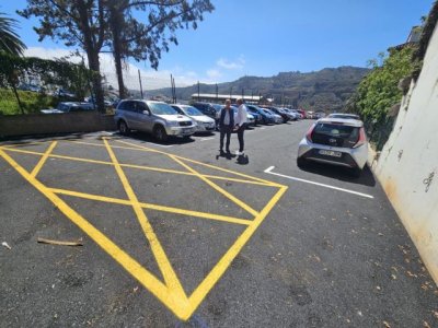 Teror: El Ayuntamiento mejora el firme y seguridad de los aparcamientos ubicados junto a las Oficinas municipales