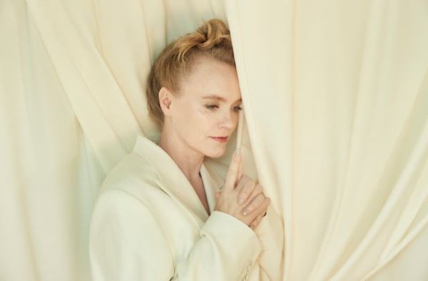 Música: Ane Brun lanza una nueva canción &#039;Mano en el Fuego&#039; (Vídeo)