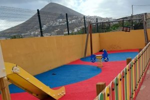 Gáldar mejora el parque infantil de Nido Cuervo