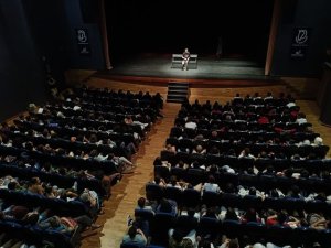 Juventud lleva el monólogo de Pamela Palenciano sobre la violencia de género a más de un millar de jóvenes