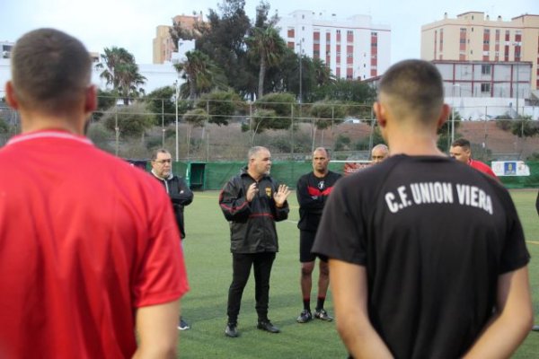 El técnico del Unión Viera afronta la pretemporada consolidando el grupo e incorporaciones