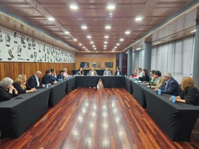 El consejero de Educaci&oacute;n, Poli Su&aacute;rez, plantea un plan de choque para infraestructuras del sur de Tenerife