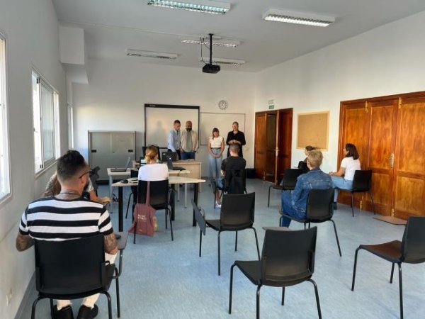 La Aldea de San Nicolás da la bienvenida a los primeros trabajadores que se incorporan al Plan de Empleo Social