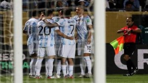 Argentina deja m&aacute;s lejos a Uruguay y Brasil clasifica a Qatar 2022