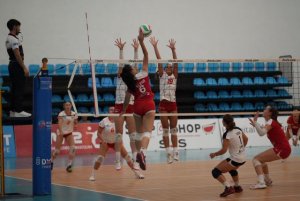 Voleibol Femenino: El Arona LESS4MORE agudiza su mal inicio con una nueva derrota ante RGC Covadonga