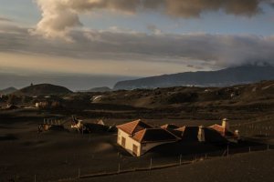 La presencia de gases en el sur sigue limitando los accesos a la zona evacuada