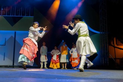 El IX Festival de Folclore Infantil de Gáldar deslumbra en la Plaza de Santiago