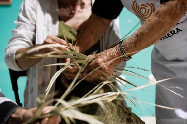 La Gomera celebra el Día del Artesano con una jornada de divulgación de los oficios entre los escolares