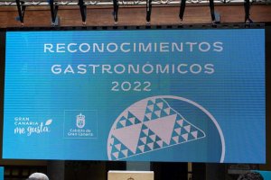 El Cabildo homenajea a los 13 restaurantes incluidos en la Guía Michelin 2022