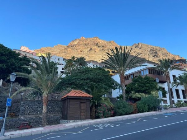 La Gomera: Cabildo y Ayuntamiento de Valle Gran Rey aprueban un convenio para la financiación del nuevo edificio de usos múltiples y tanatorio de La Calera (Vídeo)